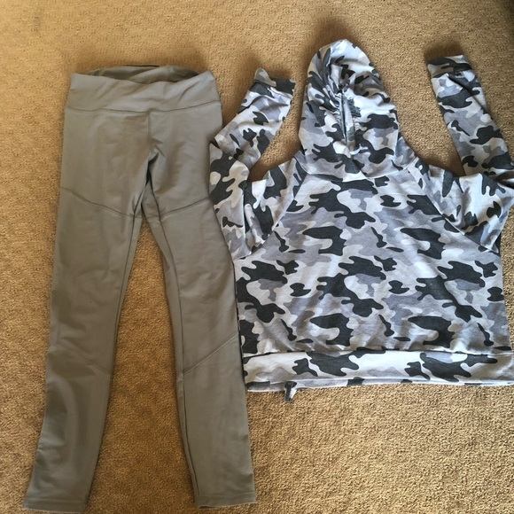 Yoga pants with grey sweatshirt - Picture 1 of 1